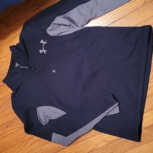 H43 NWOT Under Armour sweatshirt...unisex...size small